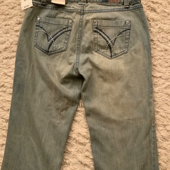 BEAU.  STRAIGHT LEG JEANS - Picture 3 of 4